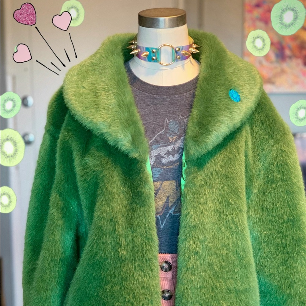 ☘️Spring green faux fur coat sz L 💚
